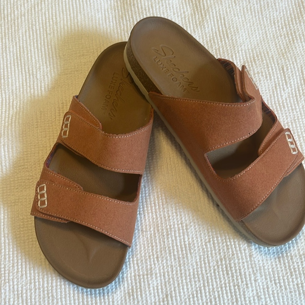 Skechers Lux Foam sandals